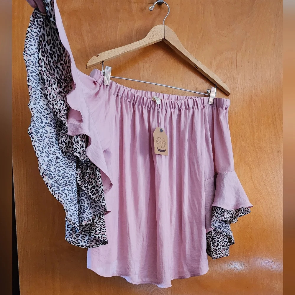 NWT Kori America Silkie Blush Pink Leopard Print Off-The-Shoulder Blouse - Picture 1 of 6